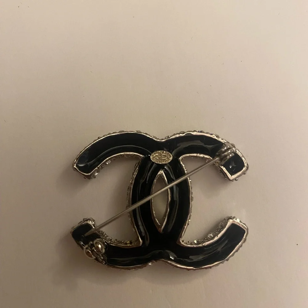 CHANEL Classic Textured Crystal Interlocking CC Logo Brooch Pin